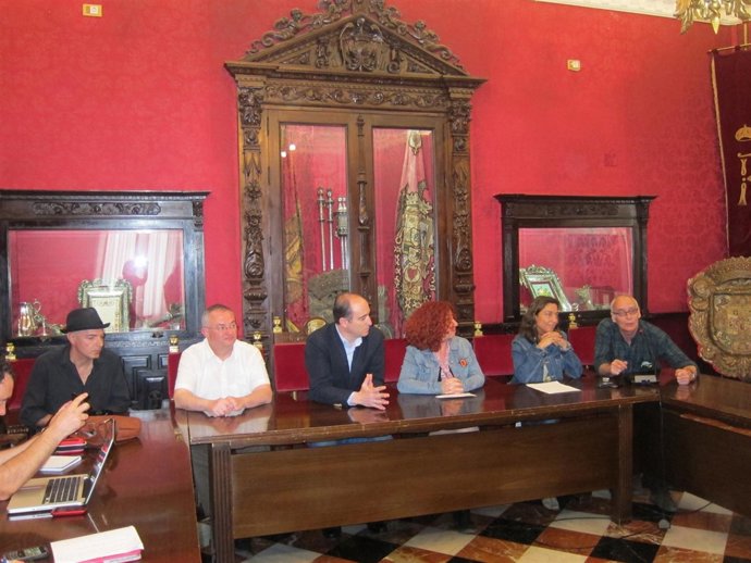 Familiares y amigos homenajeará al líder de The Clash en Granada