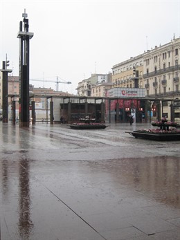 Lluvia En La Plaza Del Pilar De Zaragoza. Lluvia, Temporal