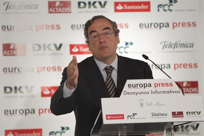 Presidente de la CEOE, Juan Rosell, en los desayunos de Europa Press