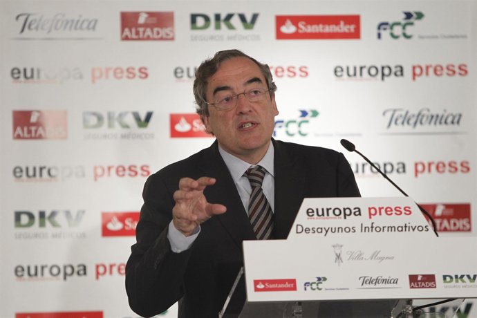 Presidente de la CEOE, Juan Rosell, en los desayunos de Europa Press