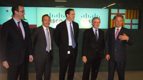 El alcalde de Barcelona, Xavier Trias (segundo por derecha), con Cisco