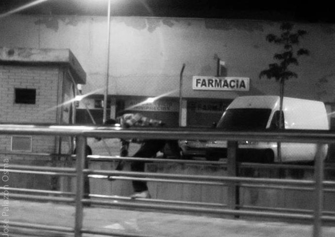 FOTO PRODEIN Un inmigrante intentando escapar de las FS para no ser deportado.