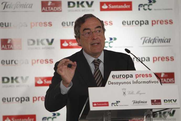 Presidente de la CEOE, Juan Rosell, en los desayunos de Europa Press