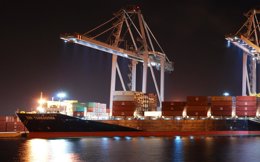 Barco de ZIM en el Puerto de Tarragona