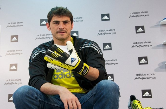 Iker Casillas presentación Addidas