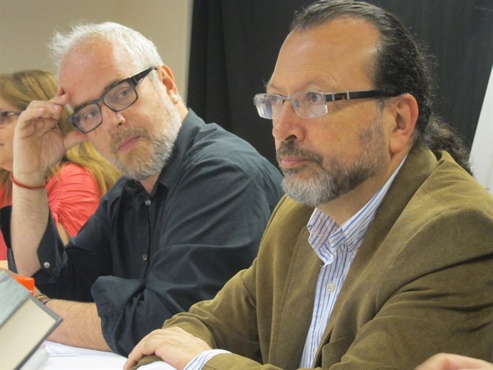 El editor de Mondadori, Claudio López, y el escritor William Ospina