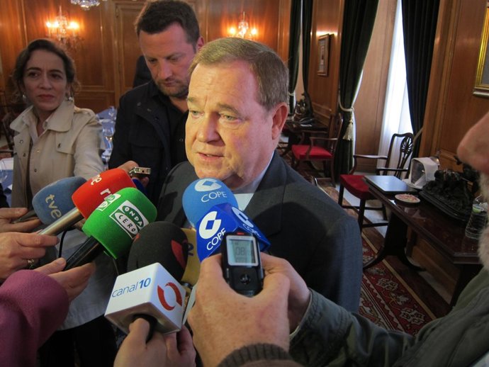 García Vigón, antes de comenzar las deliberaciones.