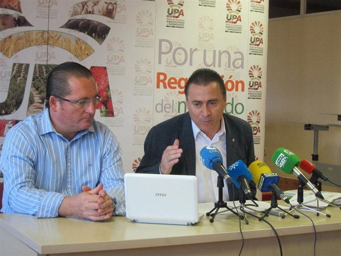 Agustín Rodríguez (izda), junto a Luis Miguel Martínez en la rueda de prensa.