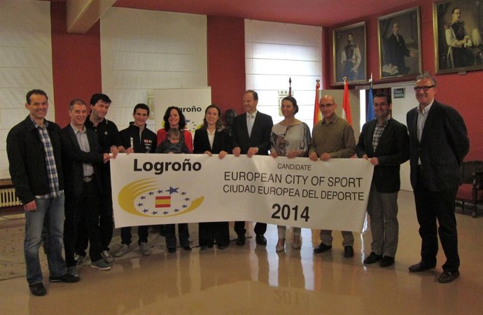 Gamarra, con los deportistas olímpicos que ha firmado su adhesión