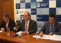Málaga se adherirá al decreto de exclusión social, pero espera el dinero de la Junta antes de contratar