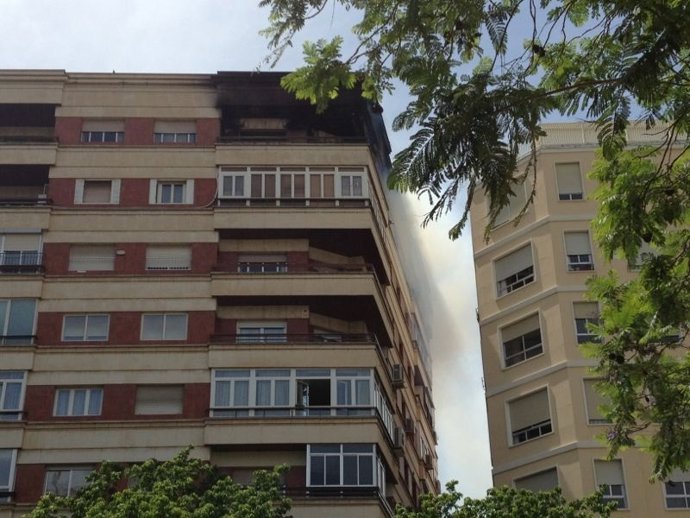 Incendio edificio centro de Murcia, en Plaza Santa Isabel
