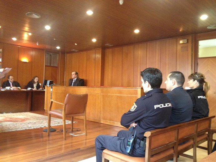 Juicio acusado de asesinato y homicidio en Cartes