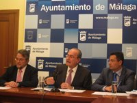 De la Torre se muestra "a favor" del proyecto de los Baños del Carmen, que califica de "bonito y atractivo"