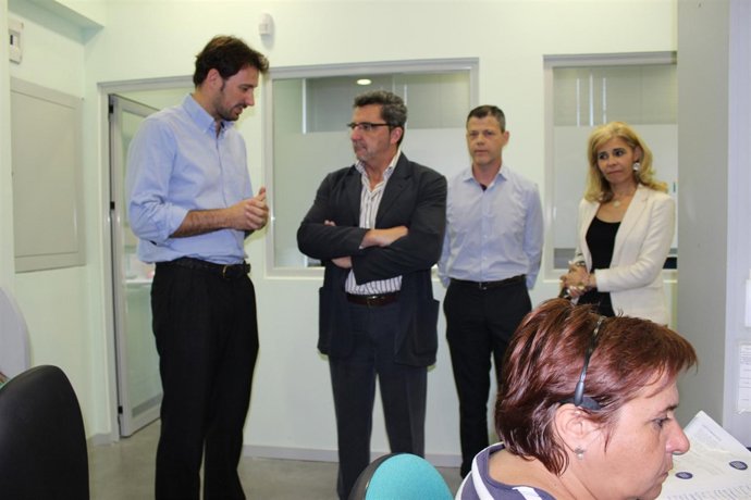 Gutiérrez Limones y la delegada de Políticas Estratégicas visitan la empresa. 