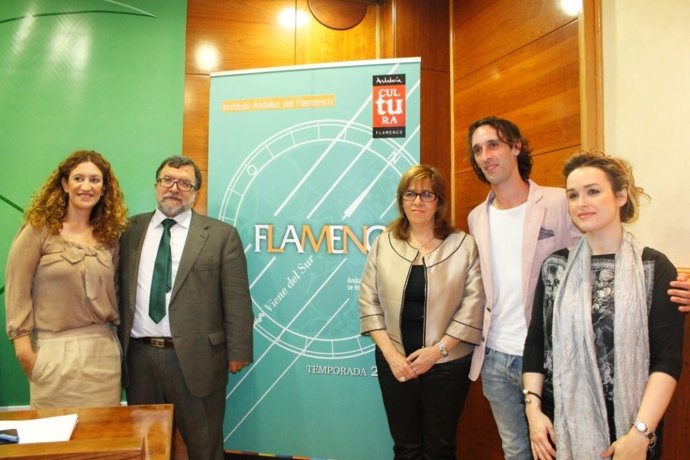 Carrasco, Cifuentes, Gálvez, Olmo y Selfa presentan 'Flamenco viene del sur'.