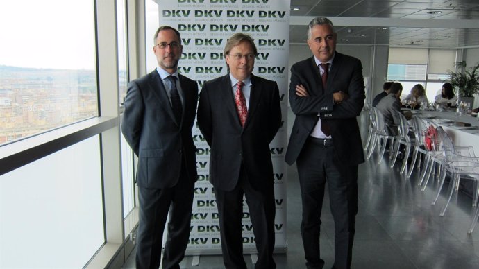 Responsables del Grupo DKV en la Torre Oeste del World Trade Center de Zaragoza
