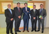 Un experto del H. Arnau de Vilanova considera "un poco desmotivadora" la mastectomía de Angelina Jolie