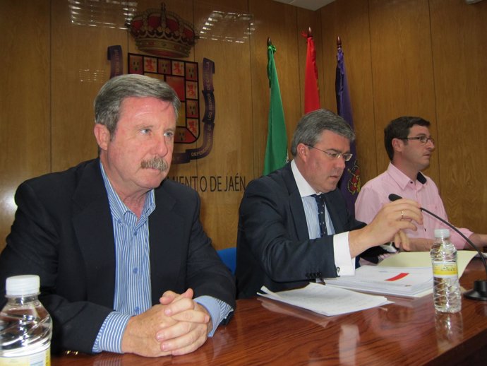 García Anguita junto al alcalde