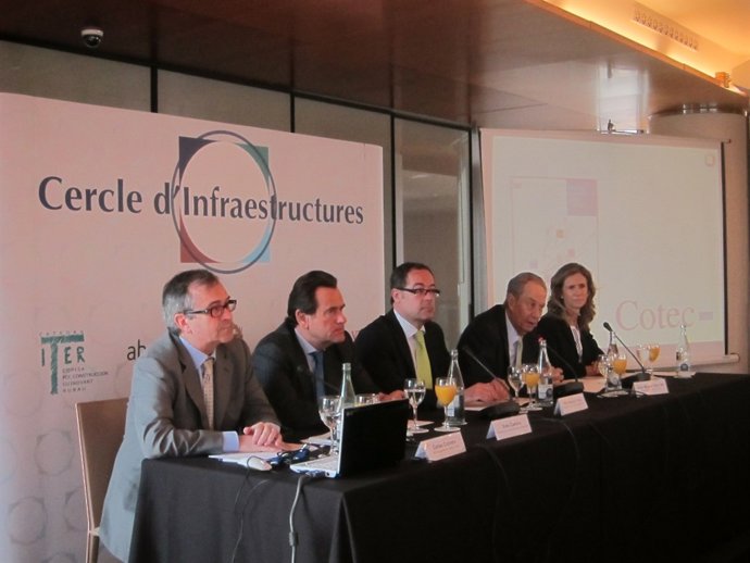 Peu de foto: C.Cabrera, S.Cambra, P.Macías, J.M.Villar Mir y C.Garmendia