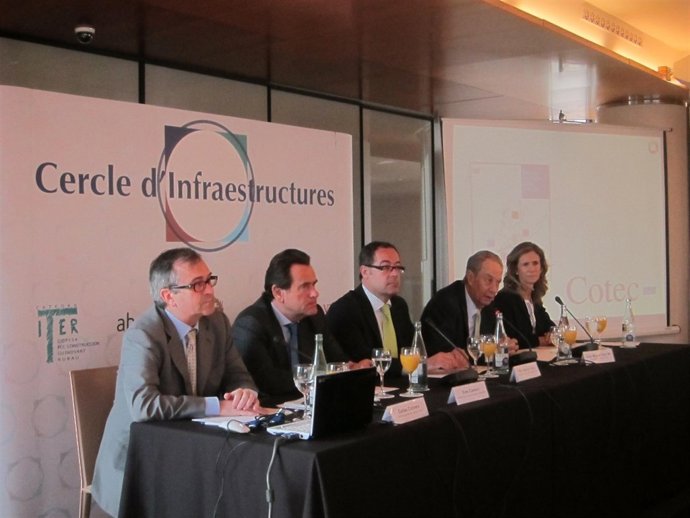 Peu de foto: C.Cabrera, S.Cambra, P.Macías, J.M.Villar Mir y C.Garmendia