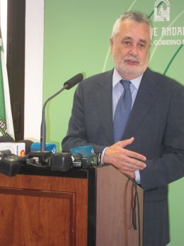 Griñán, en declaraciones a los periodistas tras inaugurar un centro de salud 