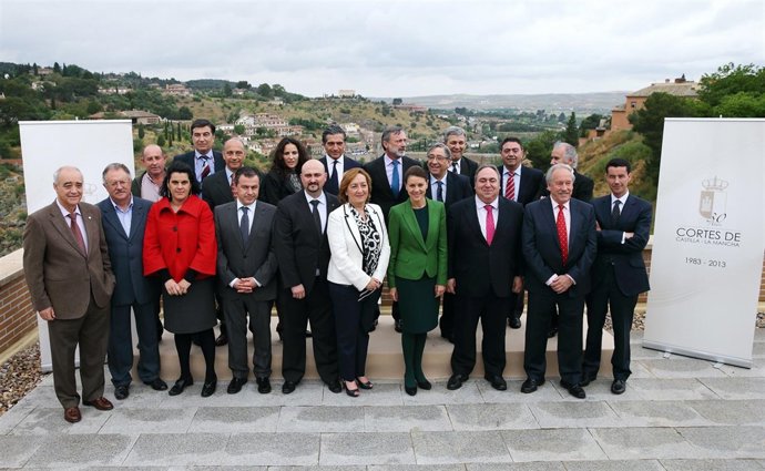 Cospedal en las Cortes con las DO de vino