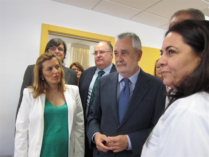 Griñan visita el centro de salud de Gádor tras su inauguración
