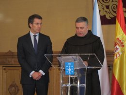 Feijóo y el padre José Rodríguez Carballo.