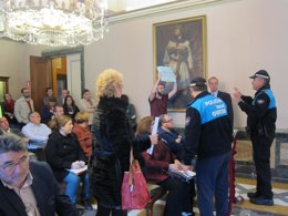 Afectados por la deuda subordinada de Liberbank en el Pleno de Oviedo.