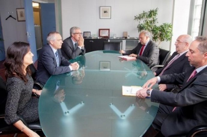 Reunión entre el líder del PSC, Pere Navarro, y el comisario Joaquín Almunia.