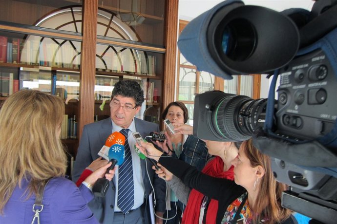 Diego Valderas, atiende hoy a los medios