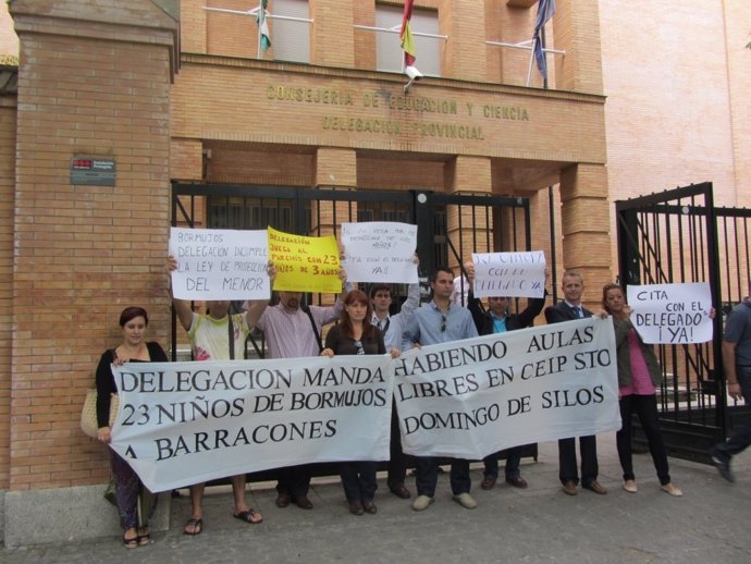 Protesta ante la Delegación de la Consejería de Educación en Sevilla