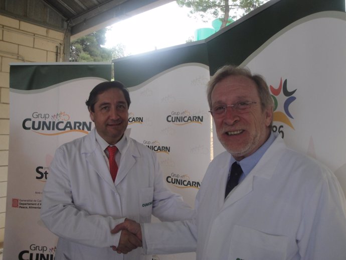 El conseller Josep Maria Pelegrí y el director de Cunicarn R.Calbet
