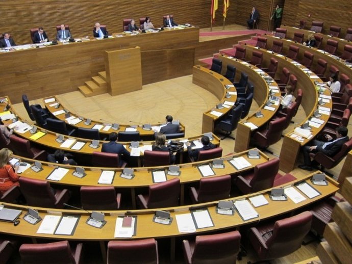 Miembros de las Corts en la sesión de la tarde
