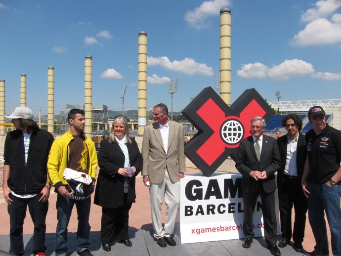Trias y Fandos junto a organizadores y deportistas de los X-Games