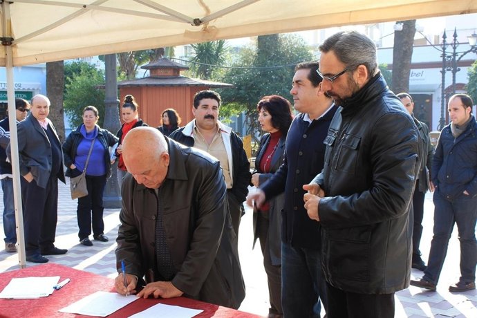 Recogida de firmas en defensa del parador de Ayamonte. 
