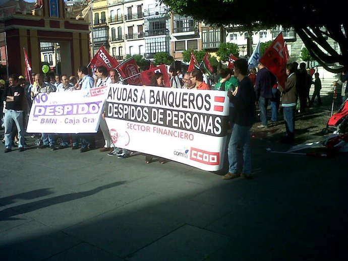 Trabajadores de BMN concentrados ante el Banco de España en Sevilla