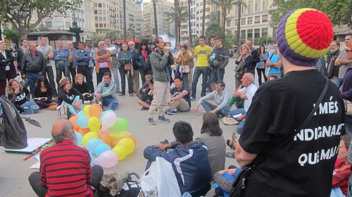 Personas recordando los dos años del 15-M