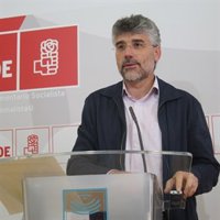 El PSOE considera que Monago es el "hazmerreír de toda España", porque "nadie le dijo" que bajara del 0,7% de déficit