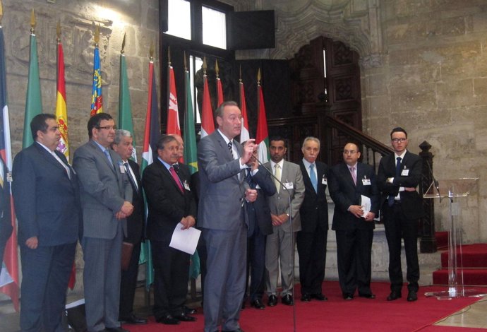 Alberto Fabra atiende a los medios en el Palau de la Generalitat
