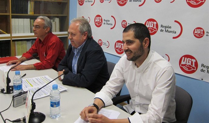 Jiménez, en el centro, junto a López y Ferrández