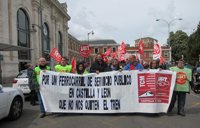UGT exige a la Junta que negocie con Renfe para evitar la supresión de servicios y que el sector quede "hecho una ruina"