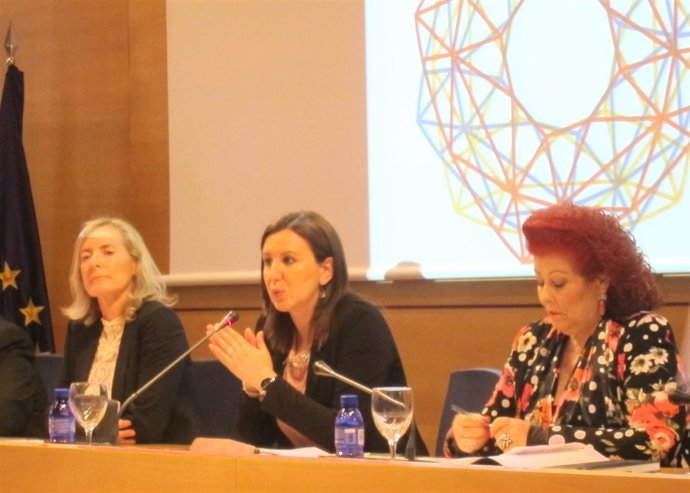 Marái José Català, en el centro, presenta el Día de los Museos