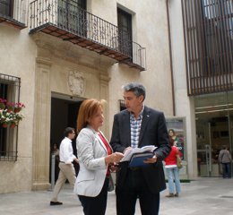 Los concejales socialistas Begoña Medina y Manuel Hurtado 