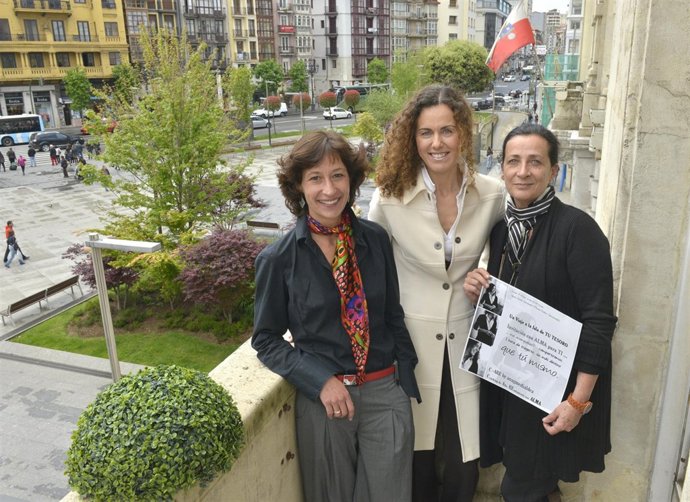 Las concejalas Gema Díaz-Domínguez y Carmen Ruiz y la coach Ana González