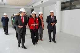 La consejera de Educación, Mar Moreno, visita unas obras en un colegio de Alcalá