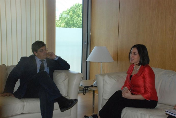 Valderas, en su reunión con la embajadora de Bolivia en España