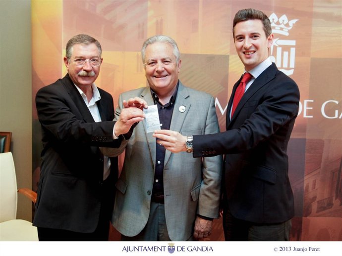 Reig, Corominas y Soler tras el acuerdo sobre registro de bicicletas de Gandia