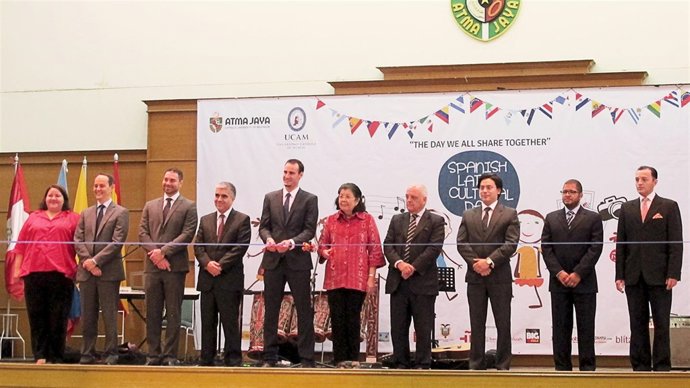 Imagen de los embajadores participantes en el Spanish Latin Cultural Day