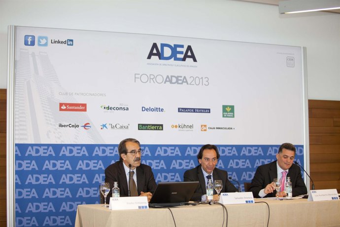 Ontiveros, Arenere y Menéndez en la jornada organizada por ADEA